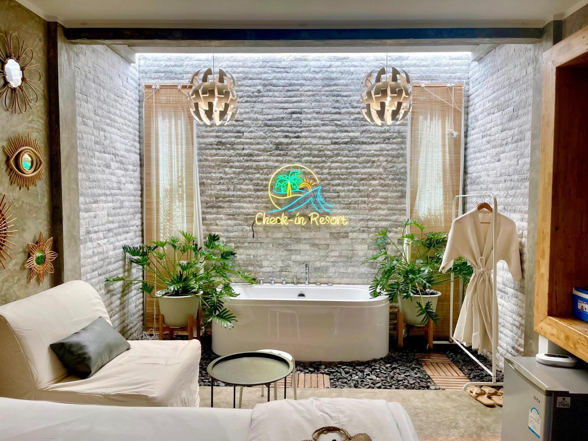 Check-In Resort Koh Larn Экстерьер фото